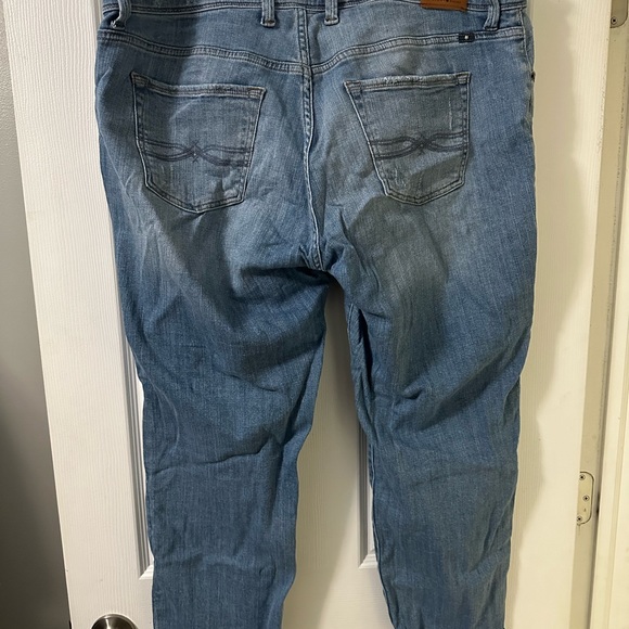Lucky Brand Cropped Jeans - Picture 6 of 6